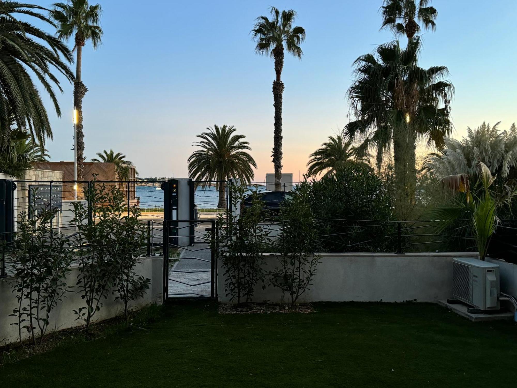 T3 Neuf Avec Terrasse Et Jardin Face A La Mer バンドール エクステリア 写真